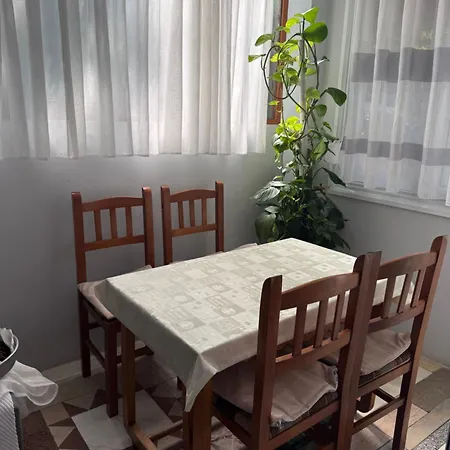 Andi House * Vlorë